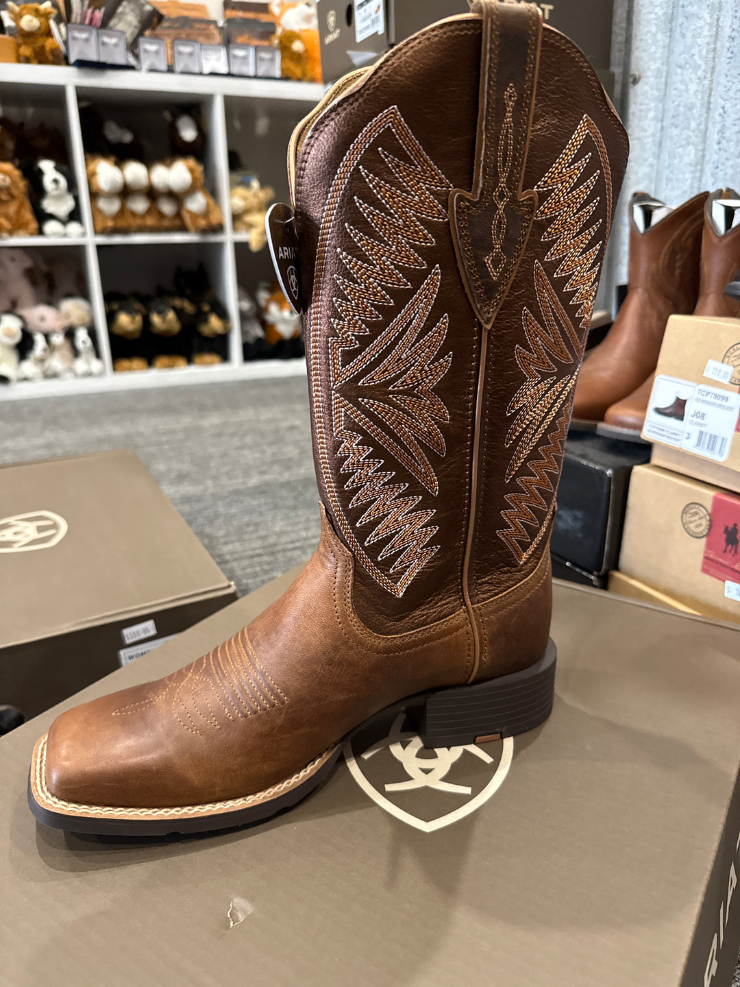 Ariat - Round Up Ruidoso Western Boot in Pearl/Burnished Chestnut