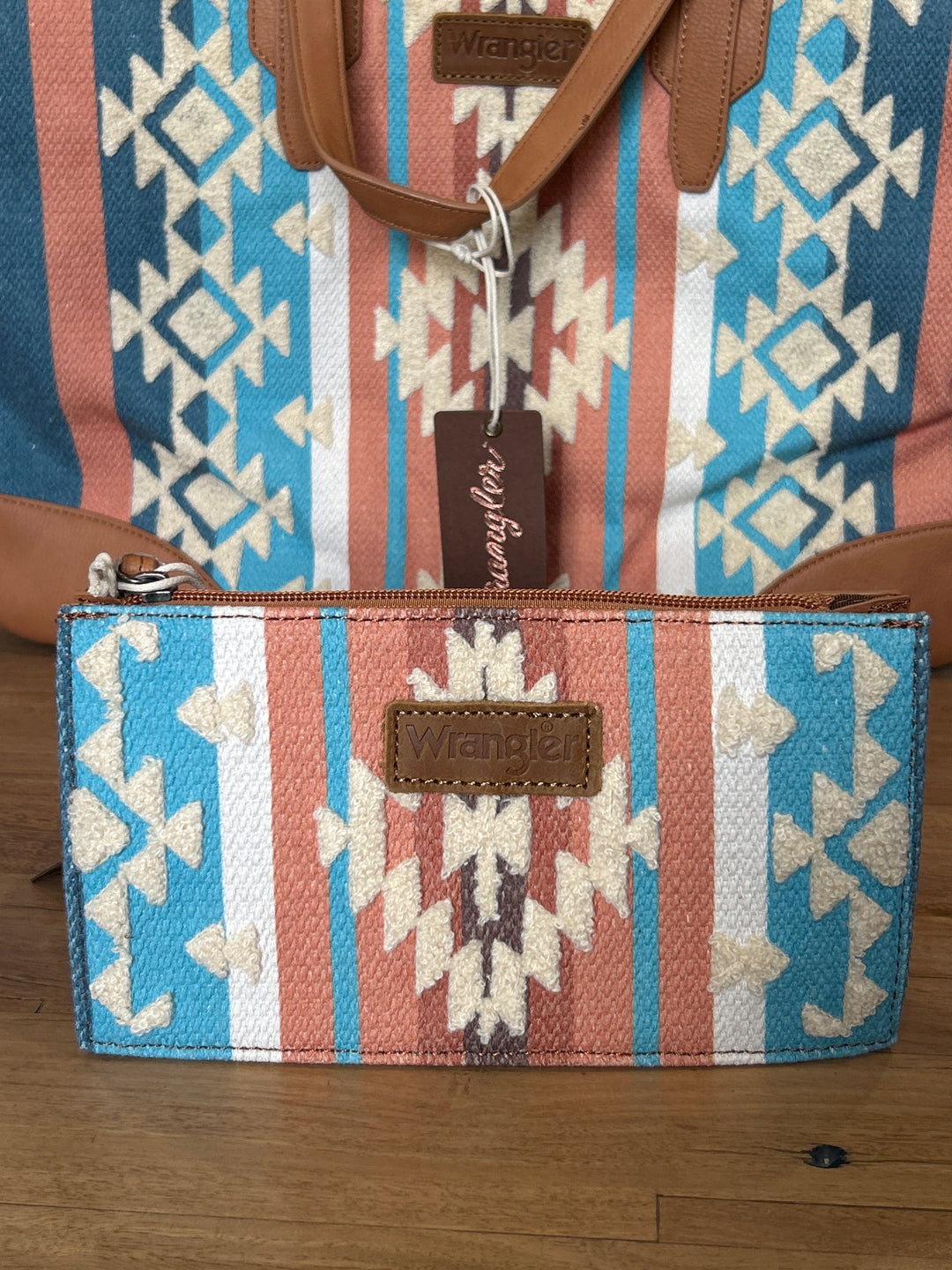 Wrangler - CILIA AZTEC WRISTLET PURSE