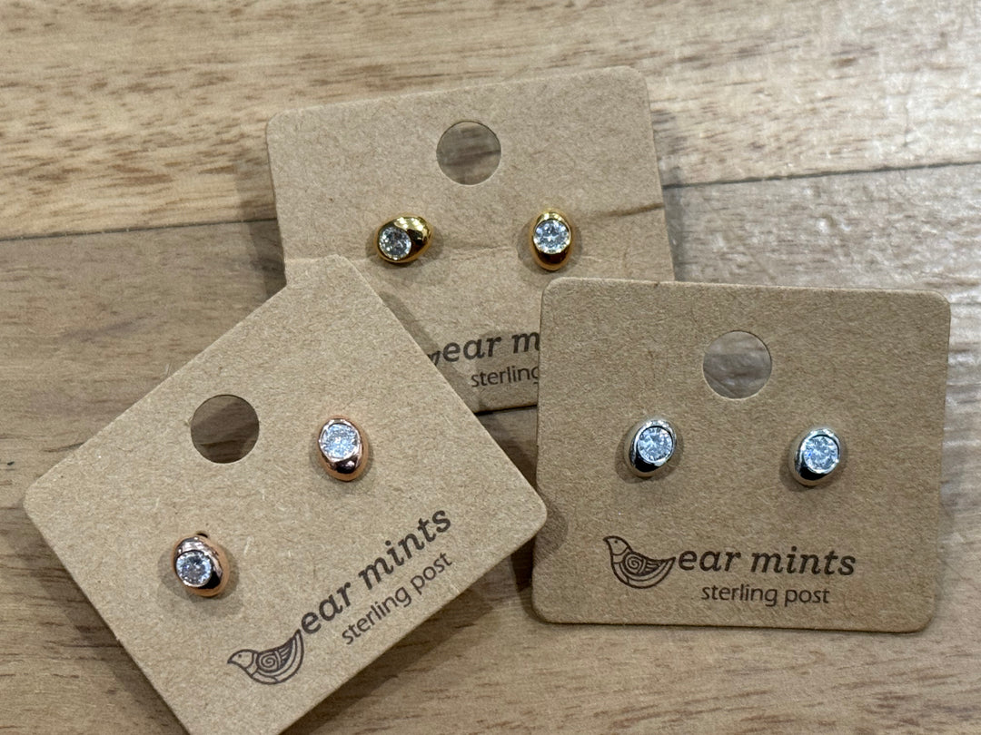 Fabienne - CUBIC SMALL DOT POST EAR RING