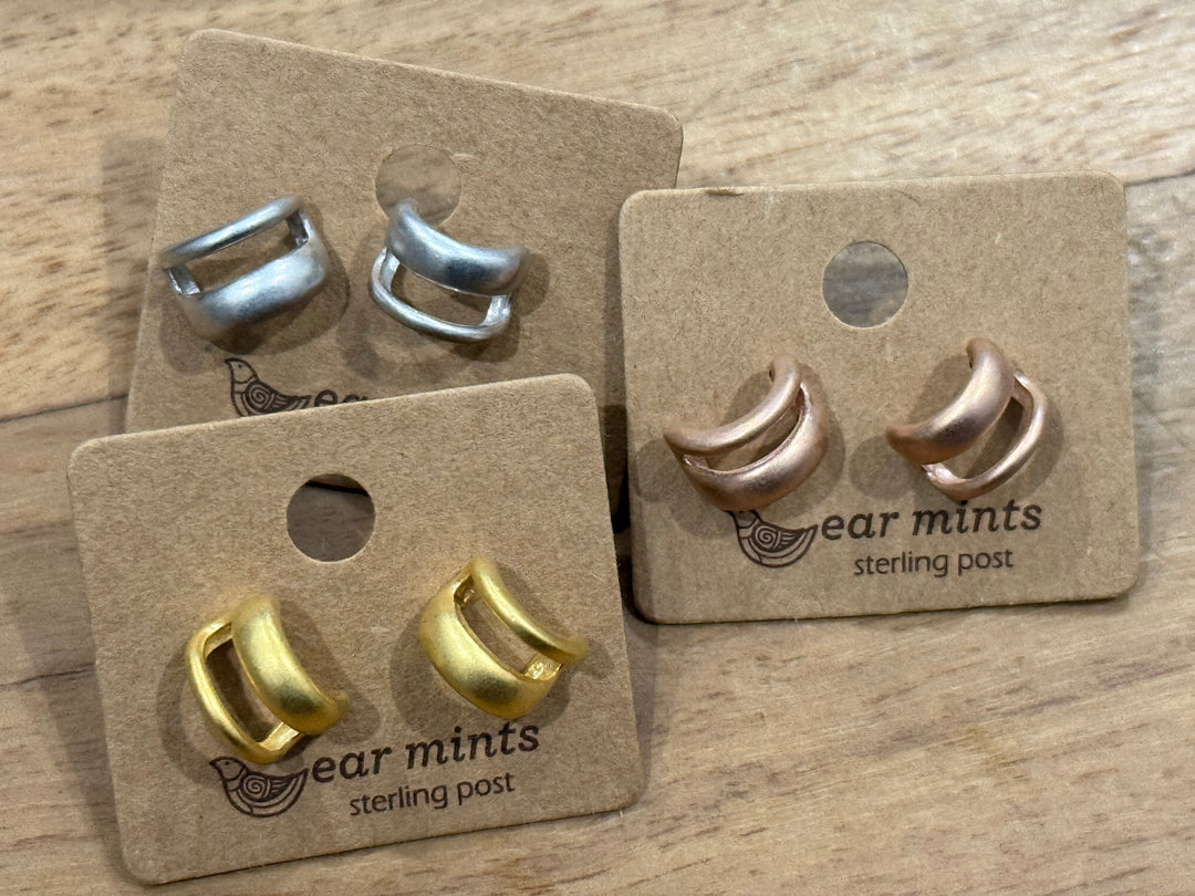 Fabienne - DOUBLE LINE HALF HOOP POST EAR RING