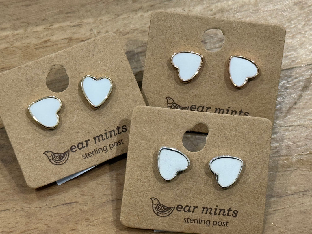 Fabienne - WHITE HEART EAR RING